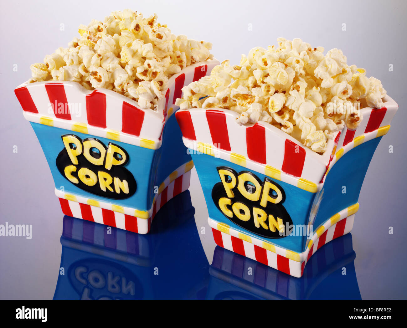 Cinema popcorn hires stock photography and images Alamy