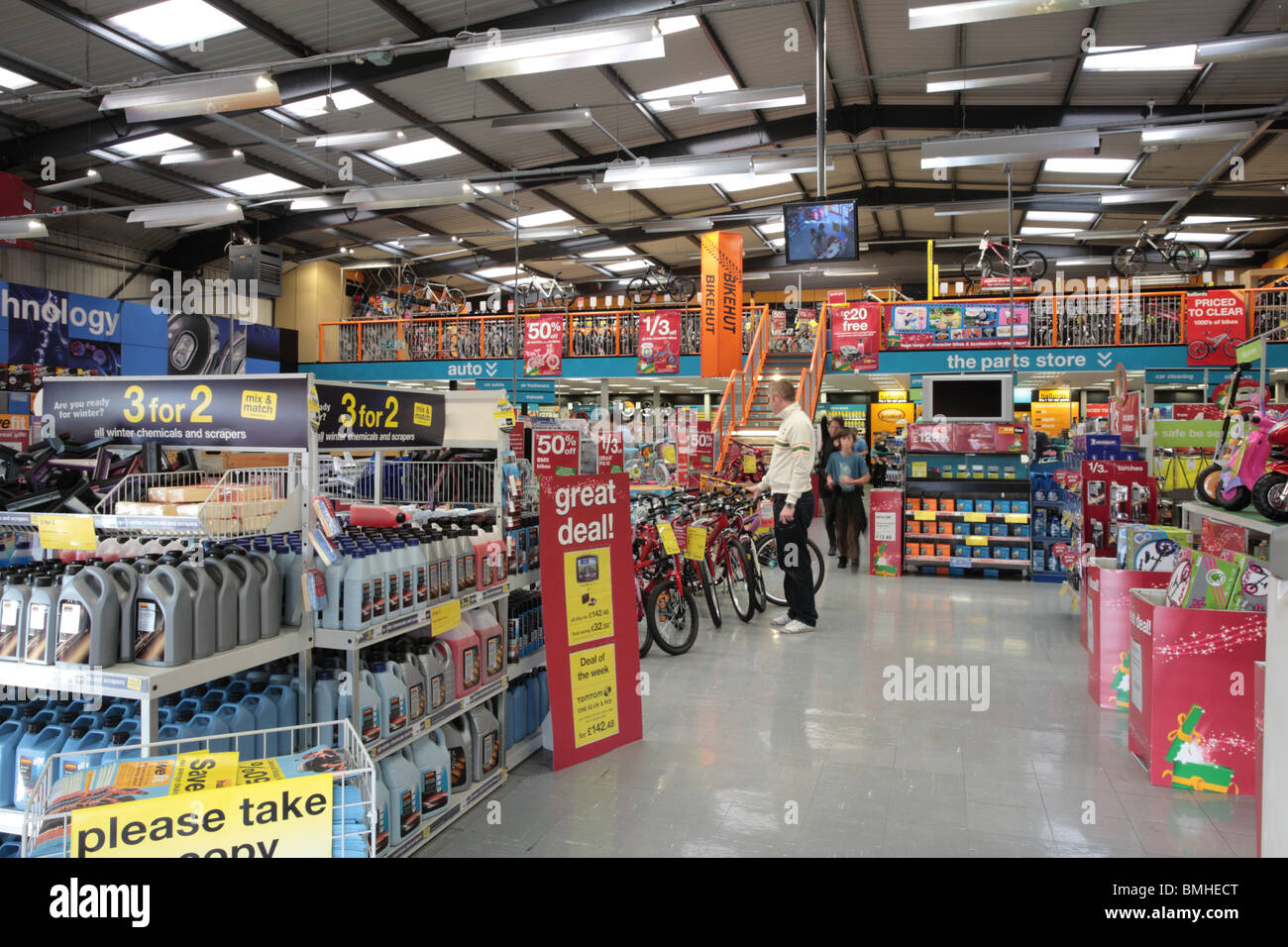 Halfords store Stock Photo 29888008 Alamy