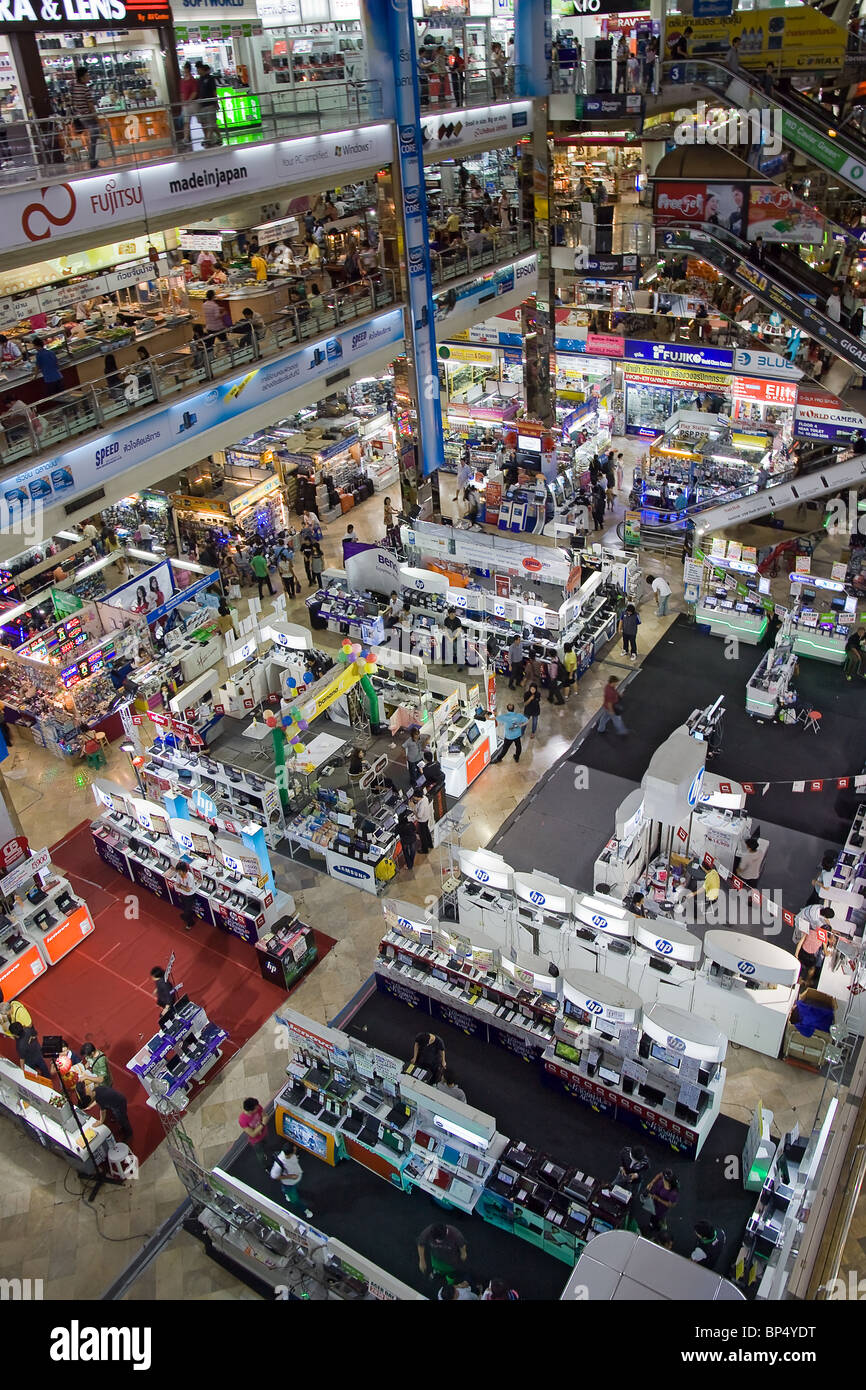 electronics store Stock Photo Alamy