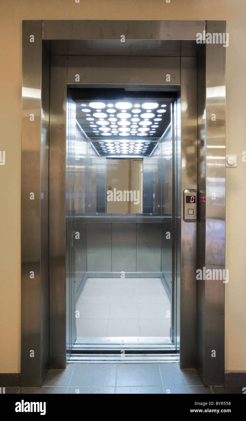 Hotel elevator door hires stock photography and images Alamy
