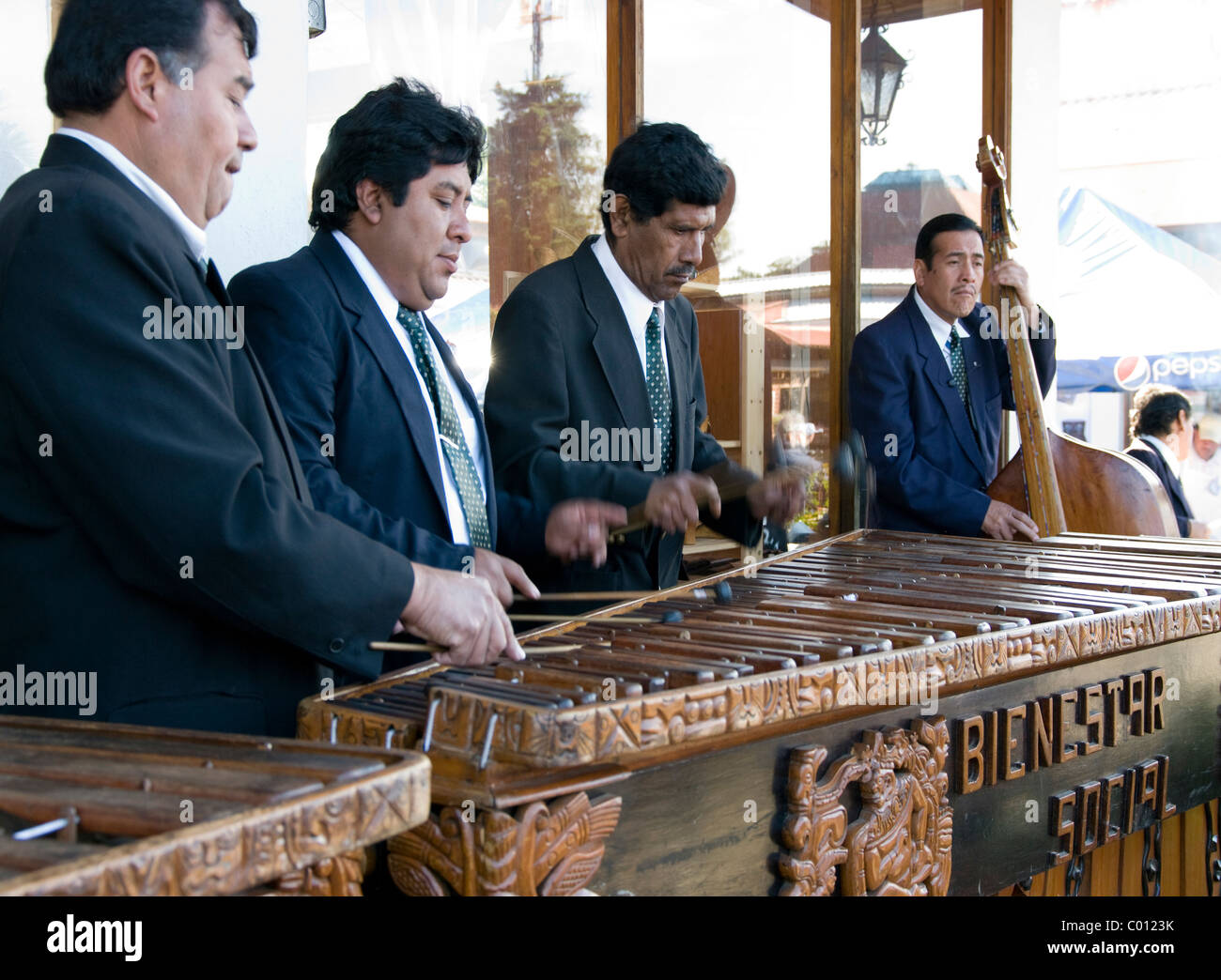 People musicians marimba hires stock photography and images Alamy