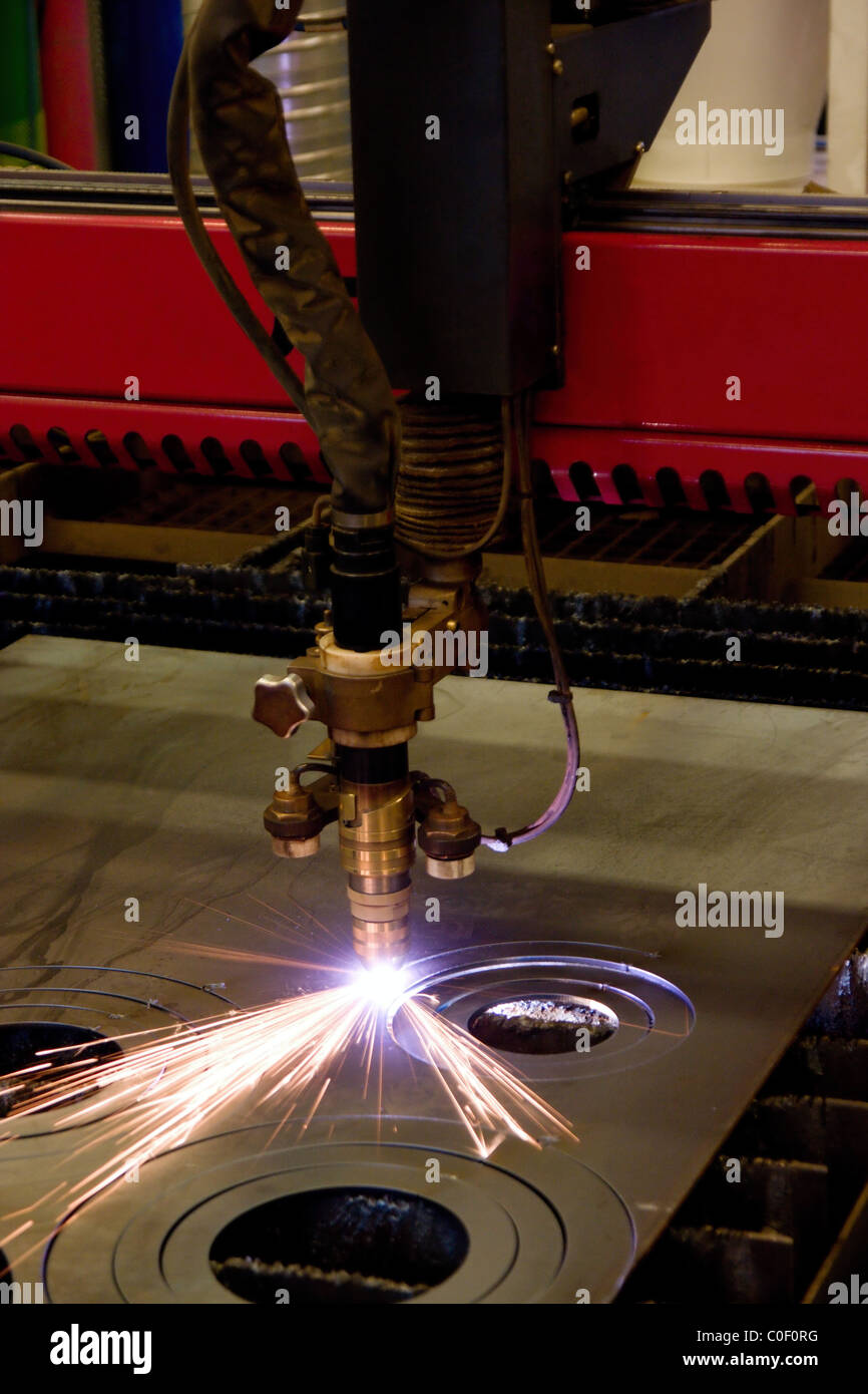 Plasma cutting hires stock photography and images Alamy