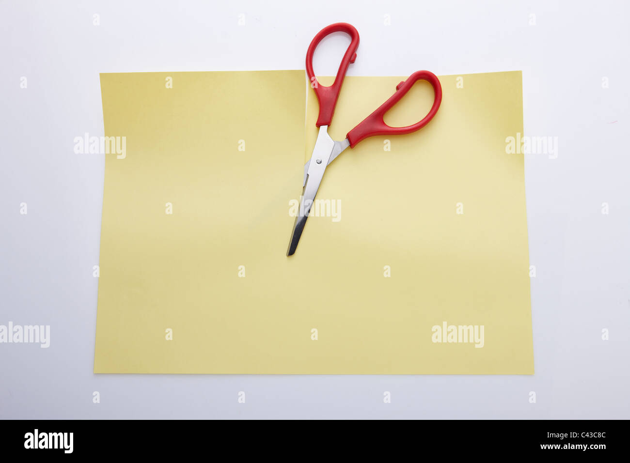 scissors cutting paper Stock Photo Alamy