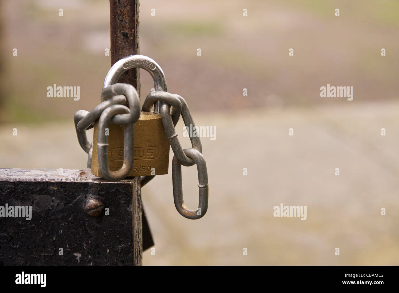 Padlock and chain Stock Photo Alamy
