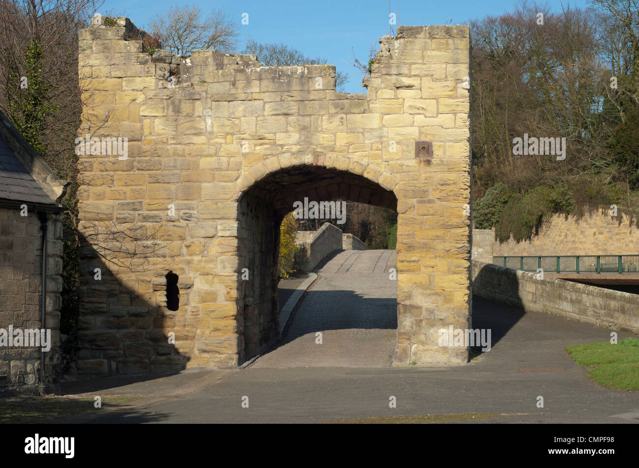 Warkworth bridge gatehouse Stock Photo Alamy