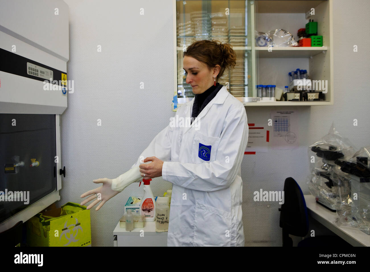 LABORATORY WORKER Stock Photo Alamy