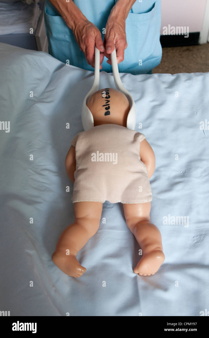 Forceps delivery hires stock photography and images Alamy