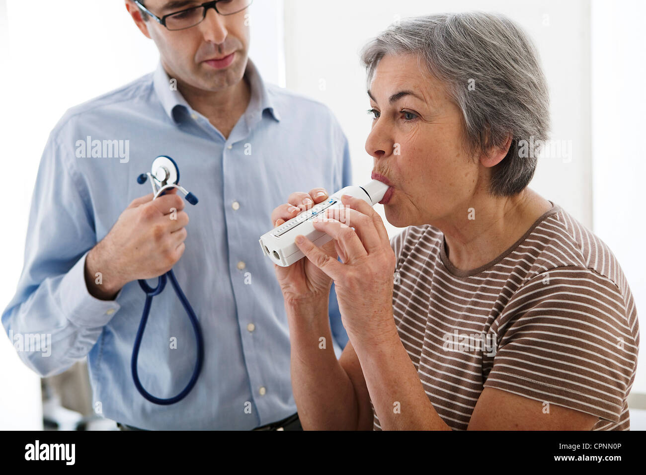 BREATHING, SPIROMETRY ELDERLY P Stock Photo Alamy