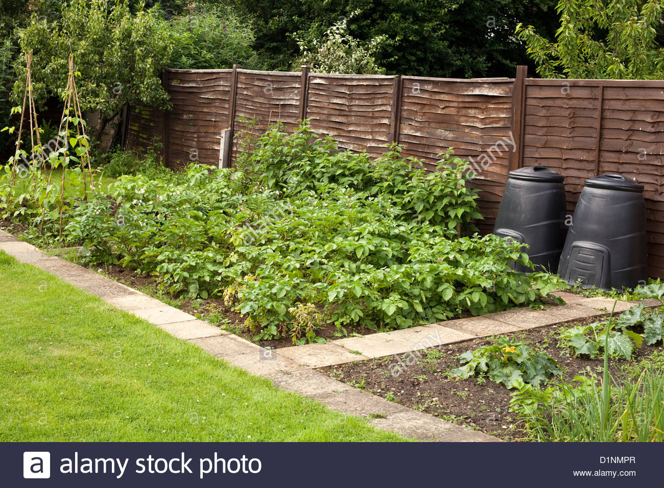 Compost Bins Stock Photos & Compost Bins Stock Images Alamy