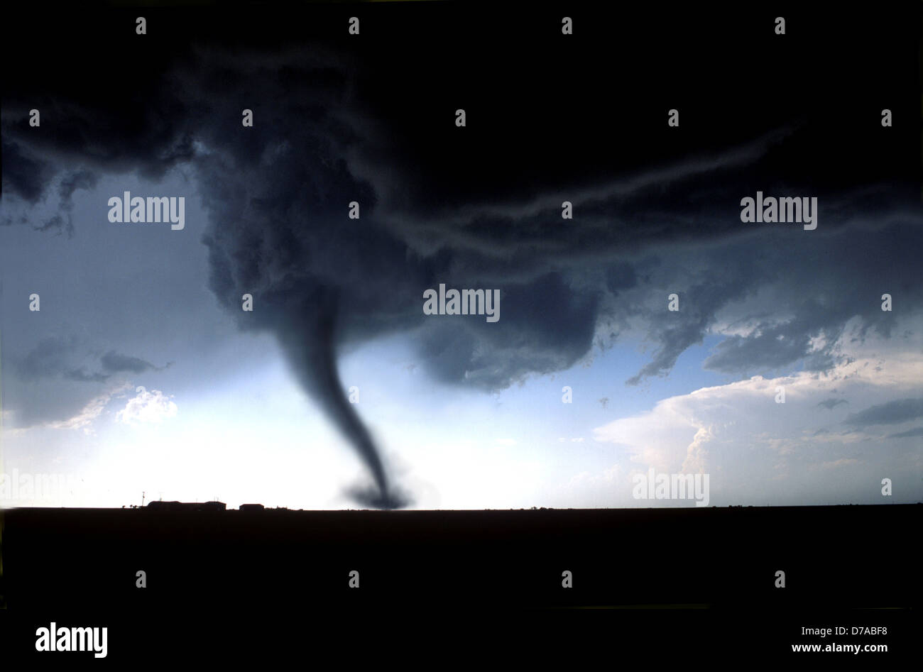 Tornado cloud hires stock photography and images Alamy