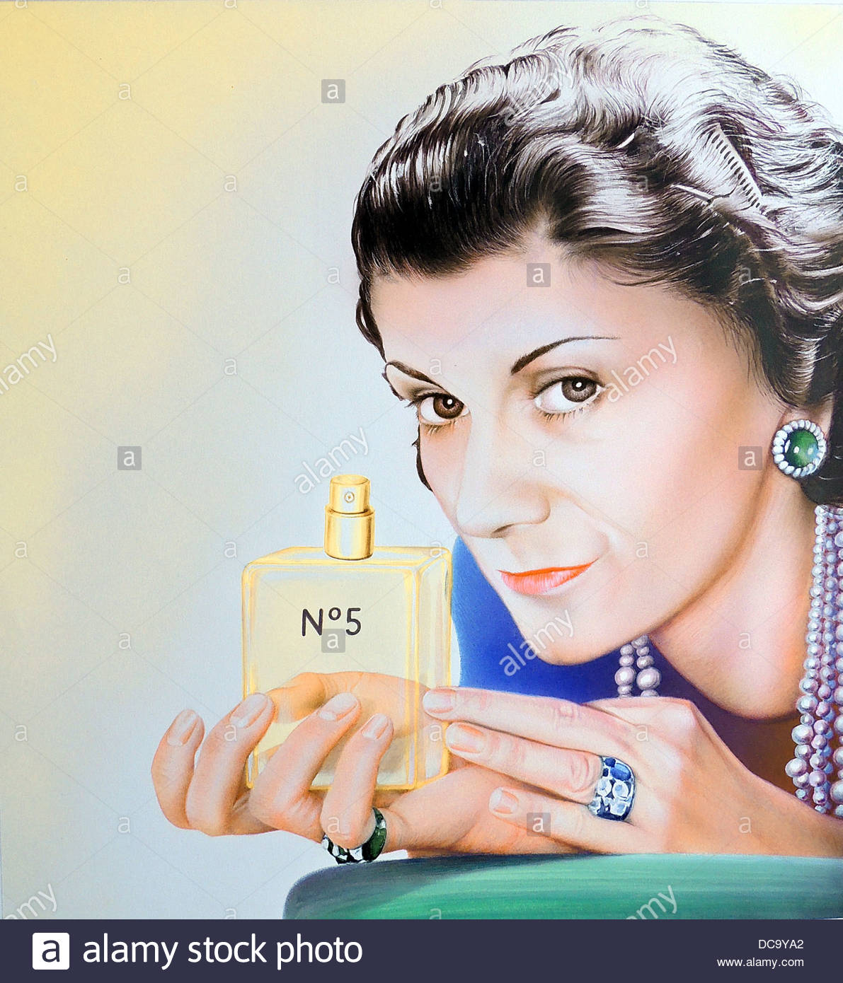Chanel No 5 Perfume Stock Photos & Chanel No 5 Perfume Stock Images Alamy