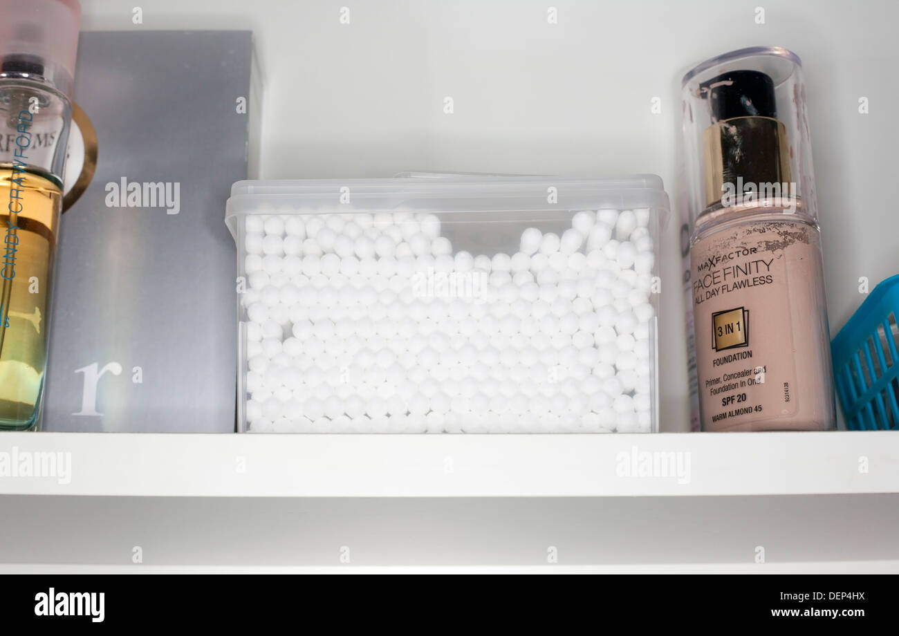 Cosmetics shelf hires stock photography and images Alamy