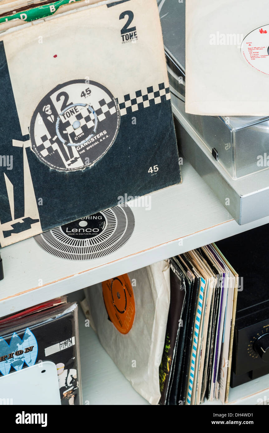 Scratching records hires stock photography and images Alamy