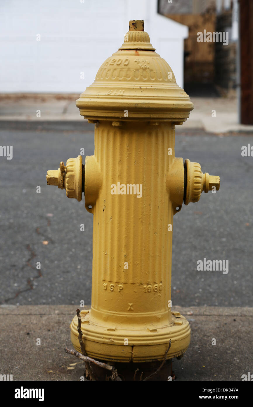 Yellow fire hydrant hires stock photography and images Alamy