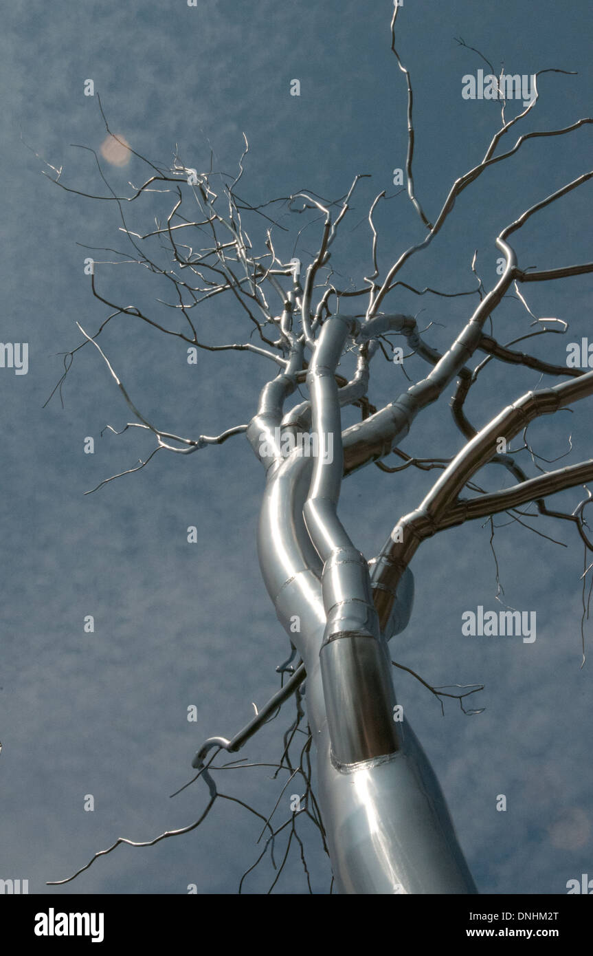 Metal tree sculpture hires stock photography and images Alamy