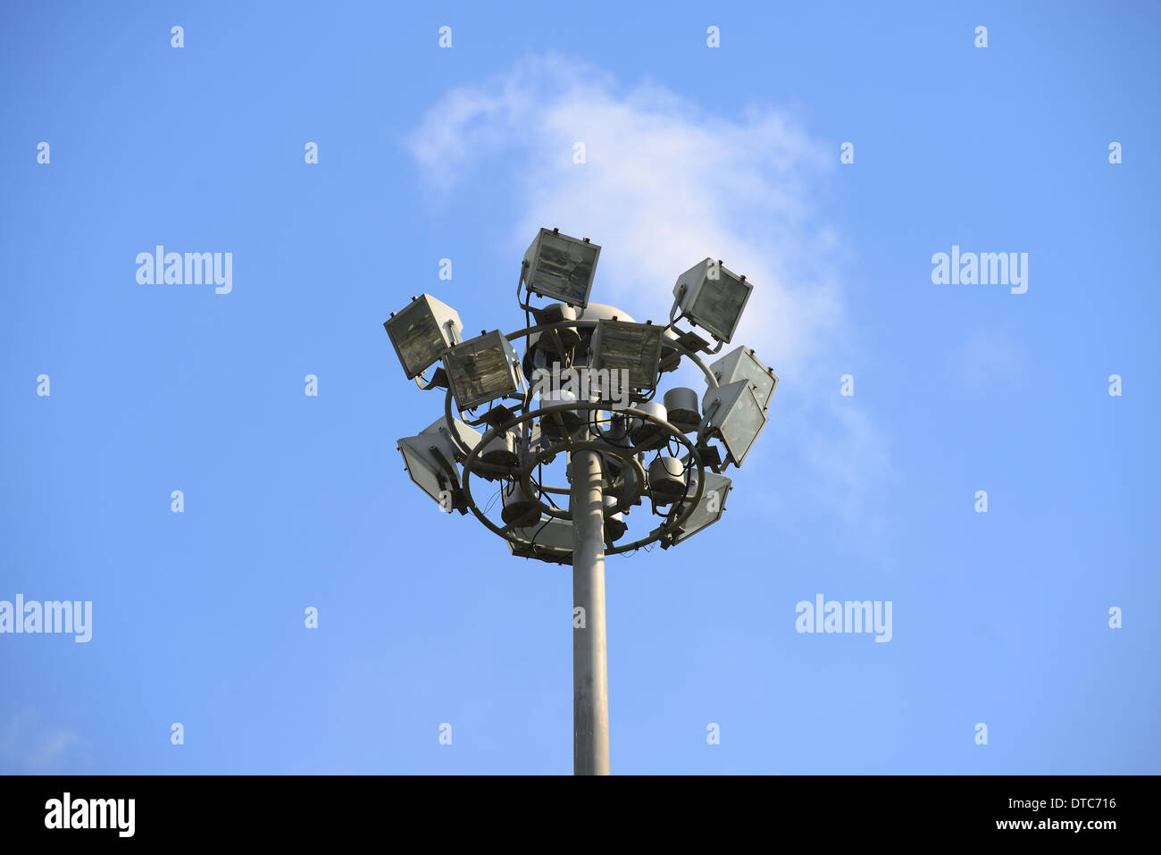 Stadium lights hires stock photography and images Alamy