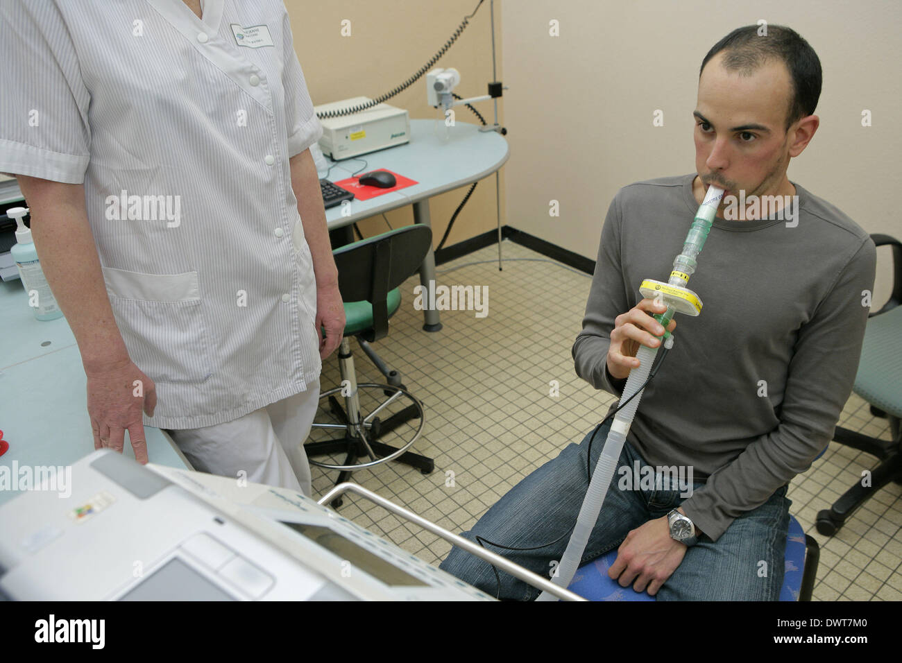 Nitric oxide breathe test hires stock photography and images Alamy