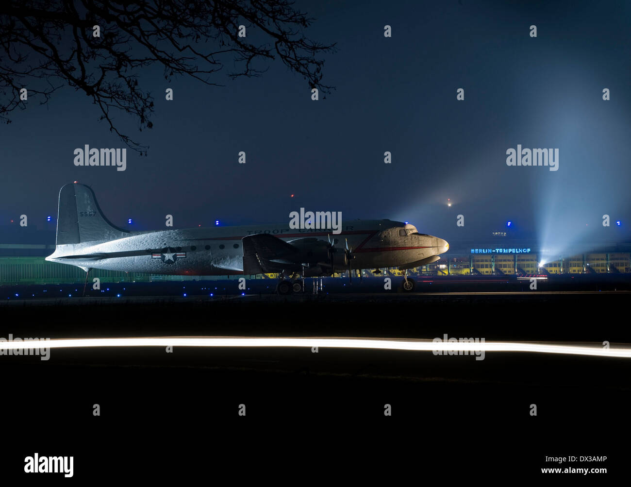 Candy bomber plane hires stock photography and images Alamy