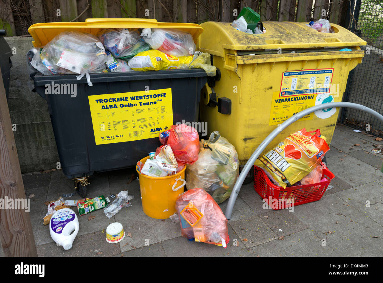 Waste bin muelltrennung germany hires stock photography and images Alamy