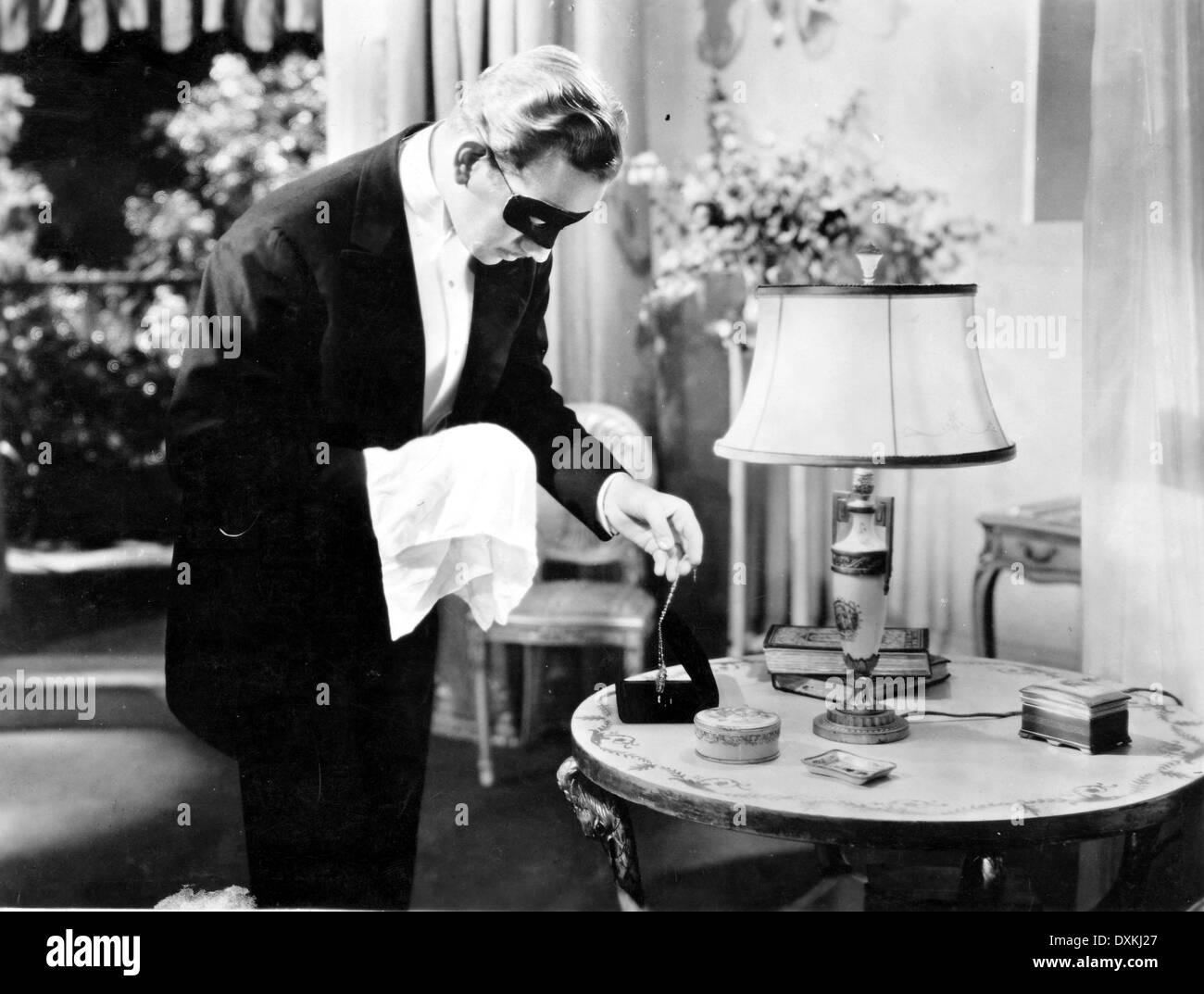 THE LONE WOLF RETURNS Stock Photo Alamy