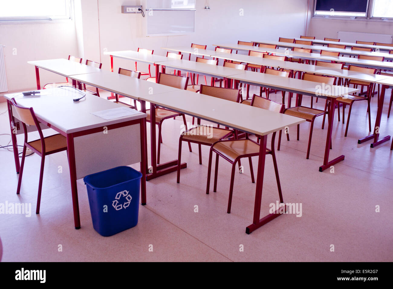 Garbage can classroom hires stock photography and images Alamy