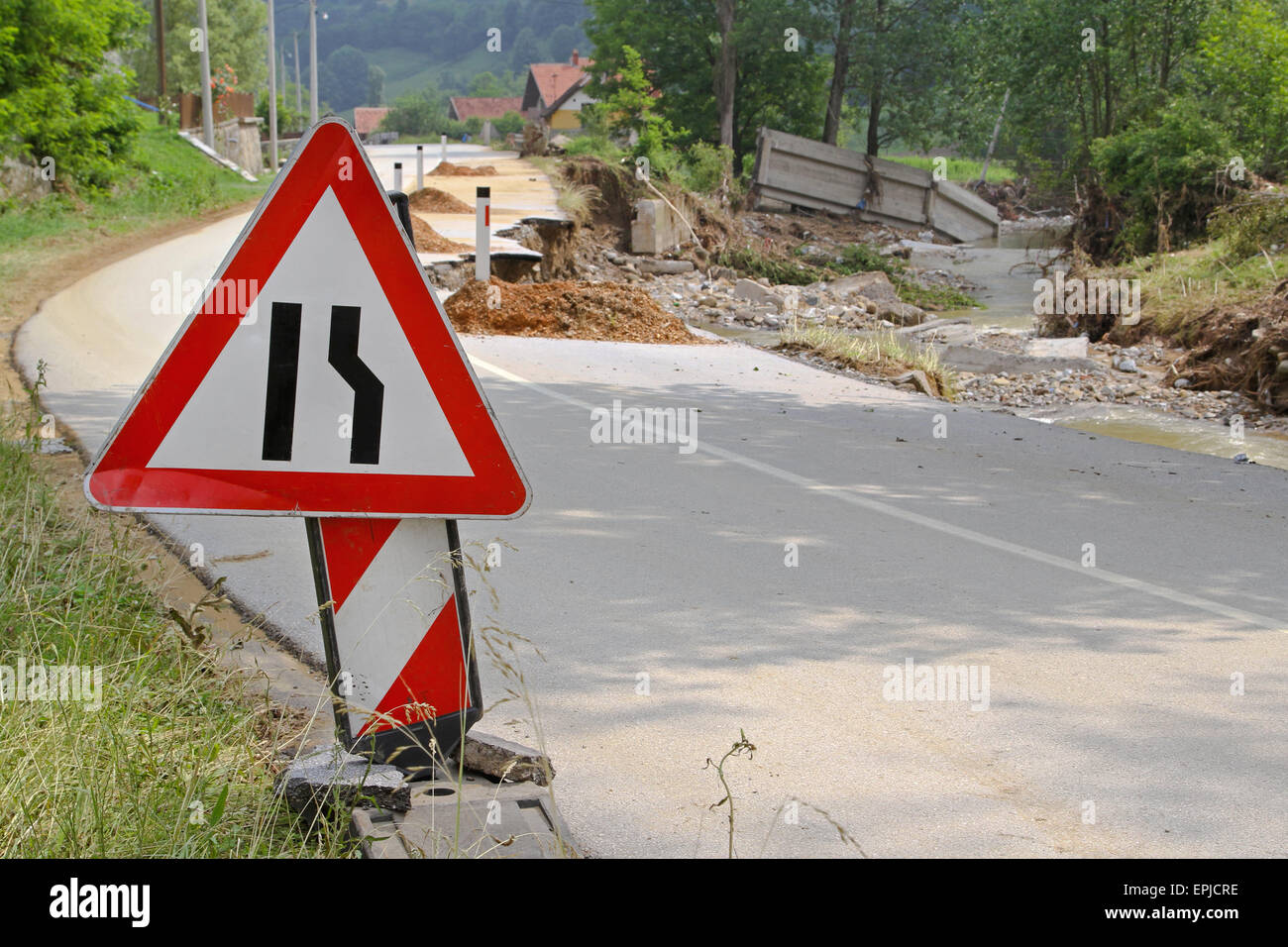 Road Narrows High Resolution Stock Photography and Images Alamy