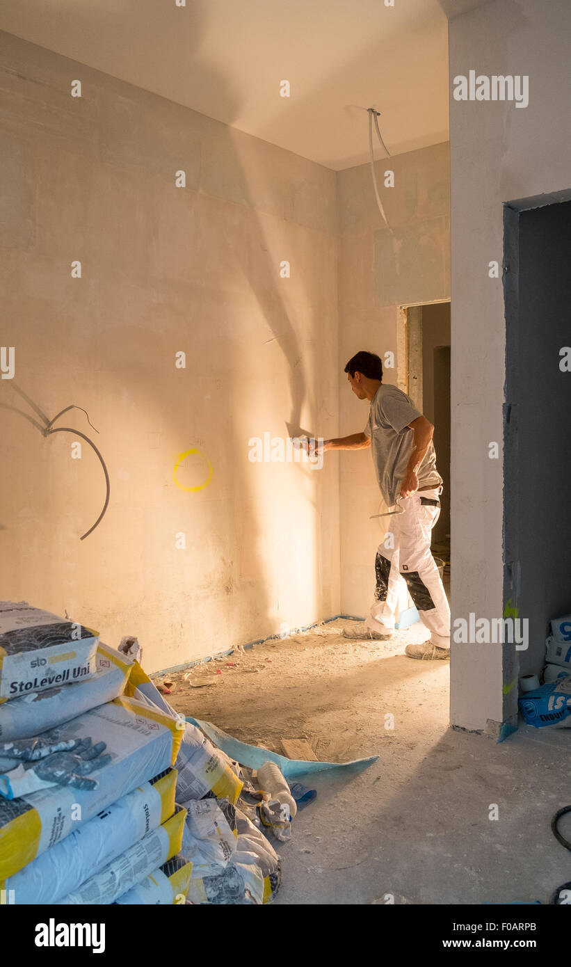 Skim coating plaster walls hires stock photography and images Alamy