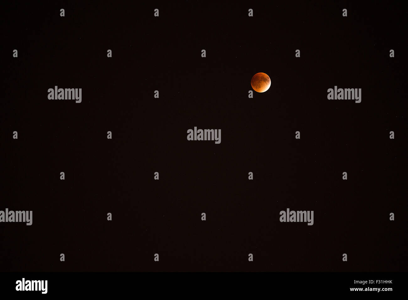 Total lunar eclipse hires stock photography and images Alamy