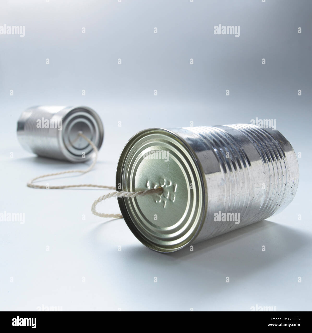Cans and string hires stock photography and images Alamy