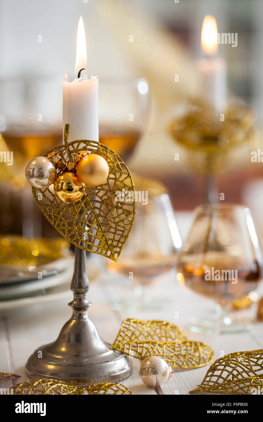 gold table settings Stock Photo Alamy