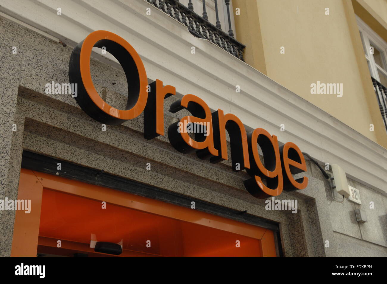 Mobile phones store hires stock photography and images Alamy