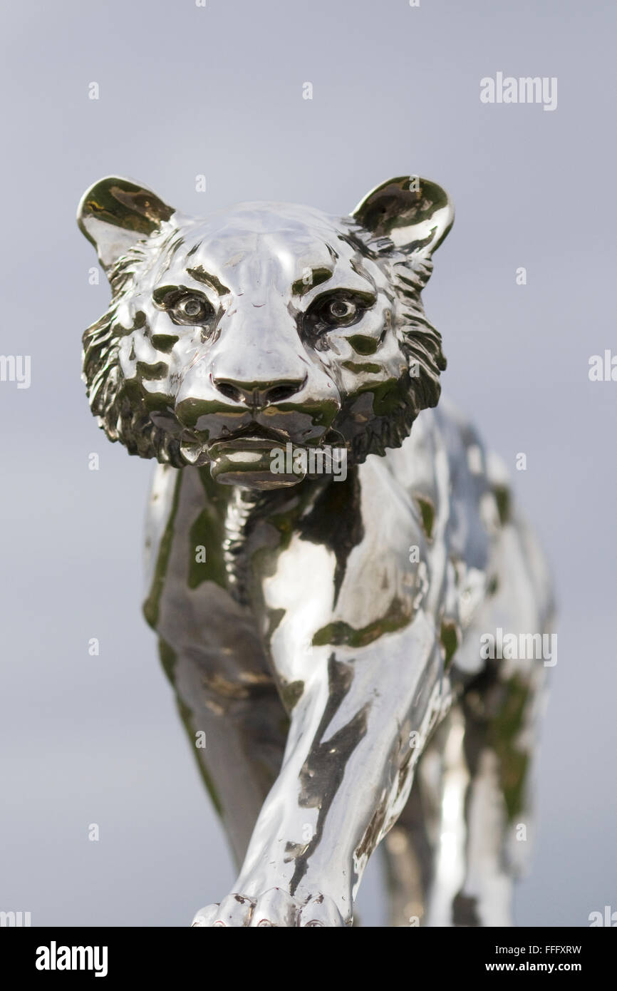 Tiger statue hires stock photography and images Alamy