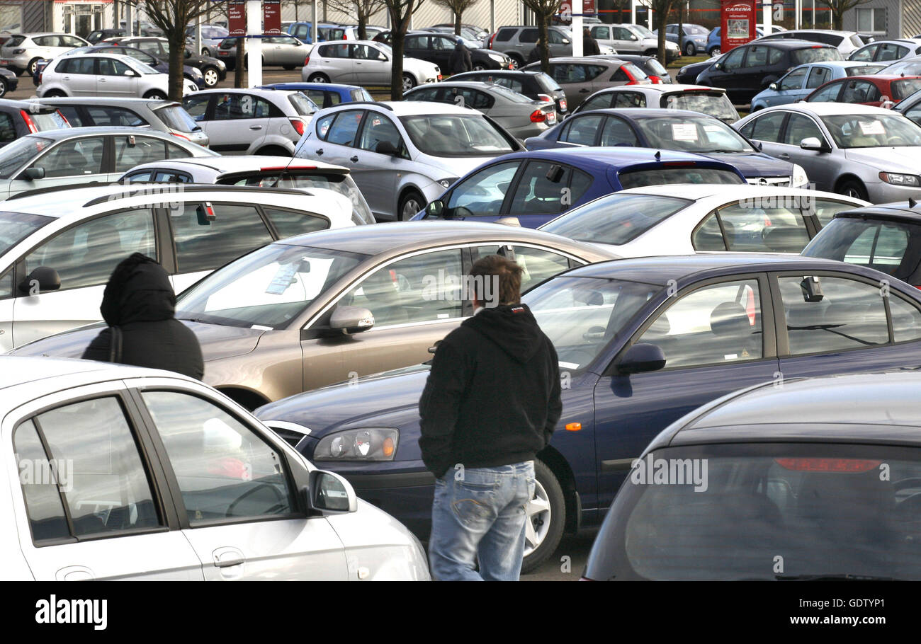 Used car dealership Stock Photo Alamy