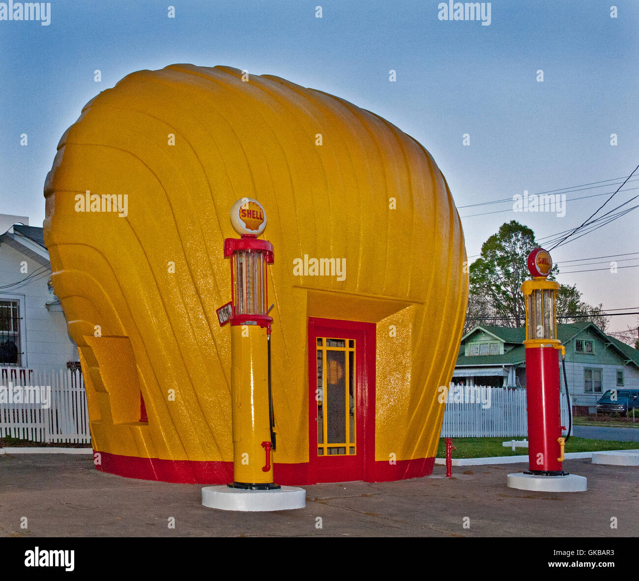 Historic shell shell service station hires stock photography and images Alamy