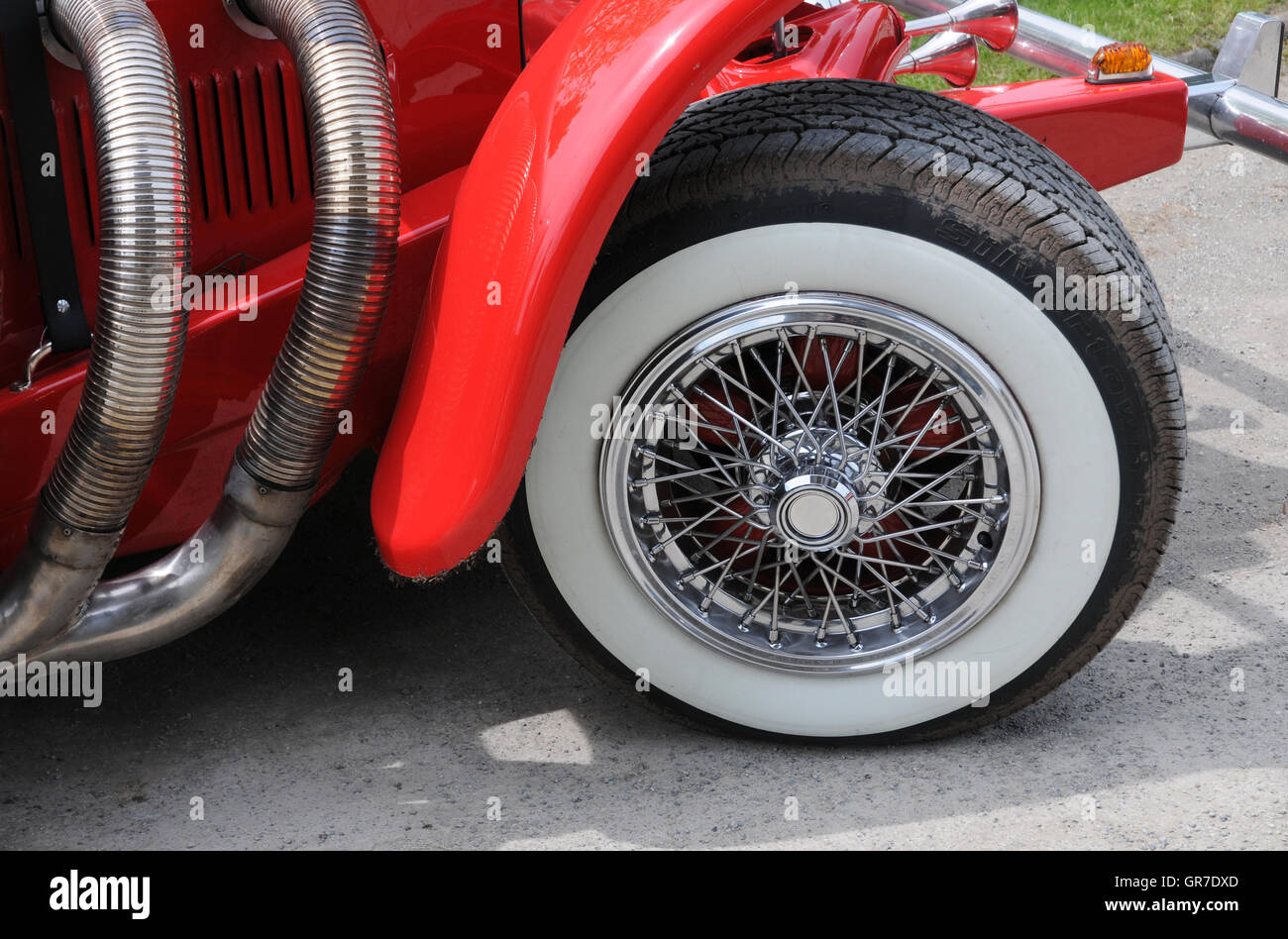 White wall tires hires stock photography and images Alamy