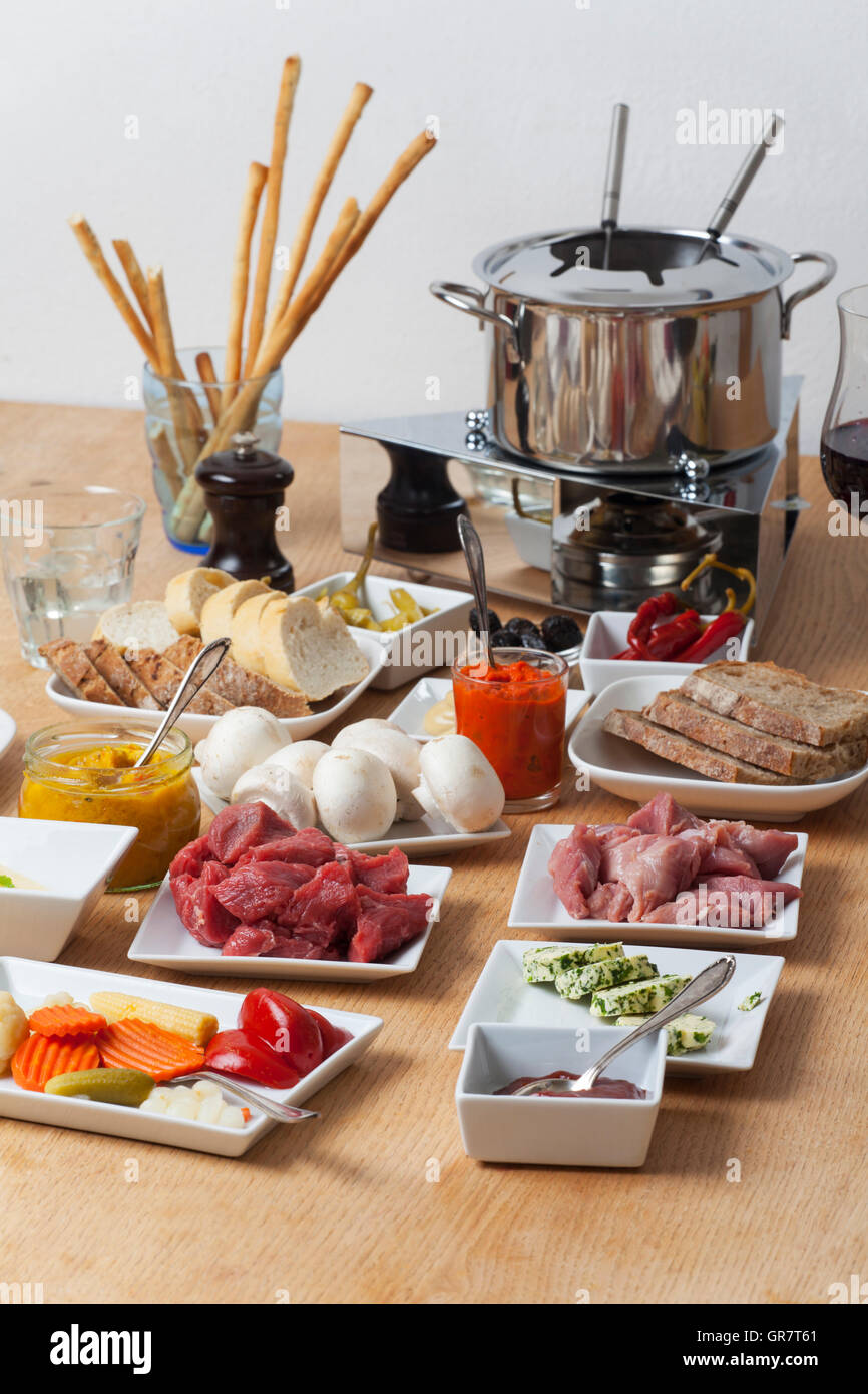 Fondue Set Stock Photo 117571945 Alamy