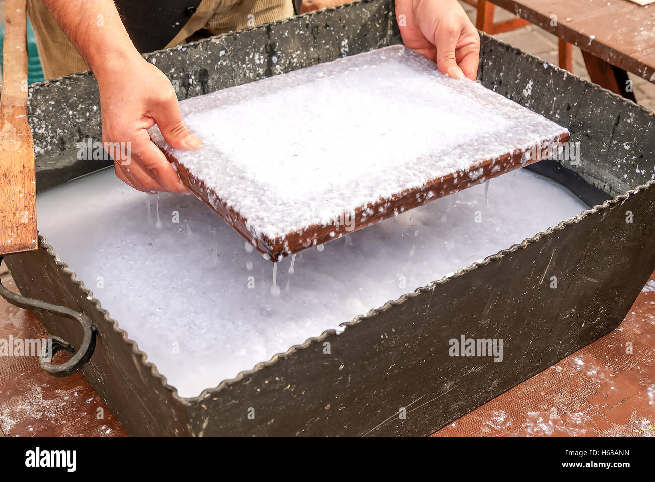 Papermaking hires stock photography and images Alamy