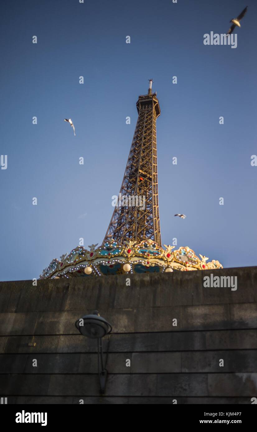 Eiffel Tower 25/11/2012 Eiffel Tower The iron lady of Paris