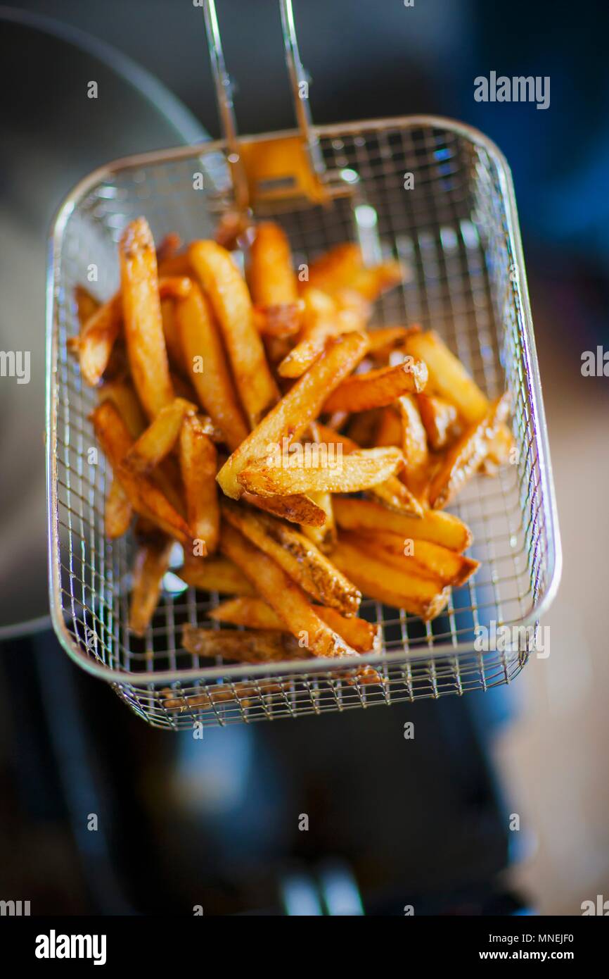 Potato chips dripping hires stock photography and images Alamy