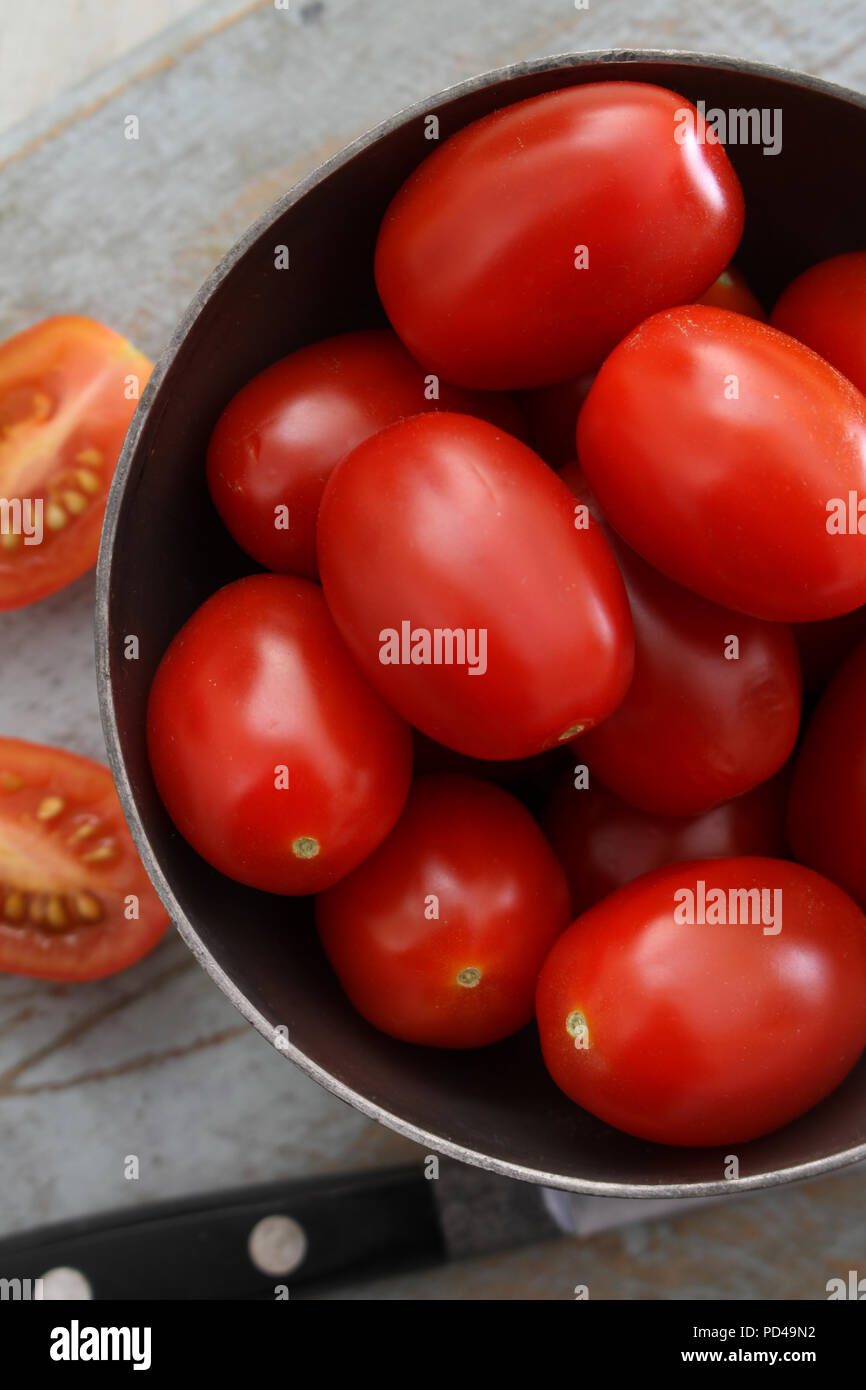 preparing plum tomatoes Stock Photo Alamy