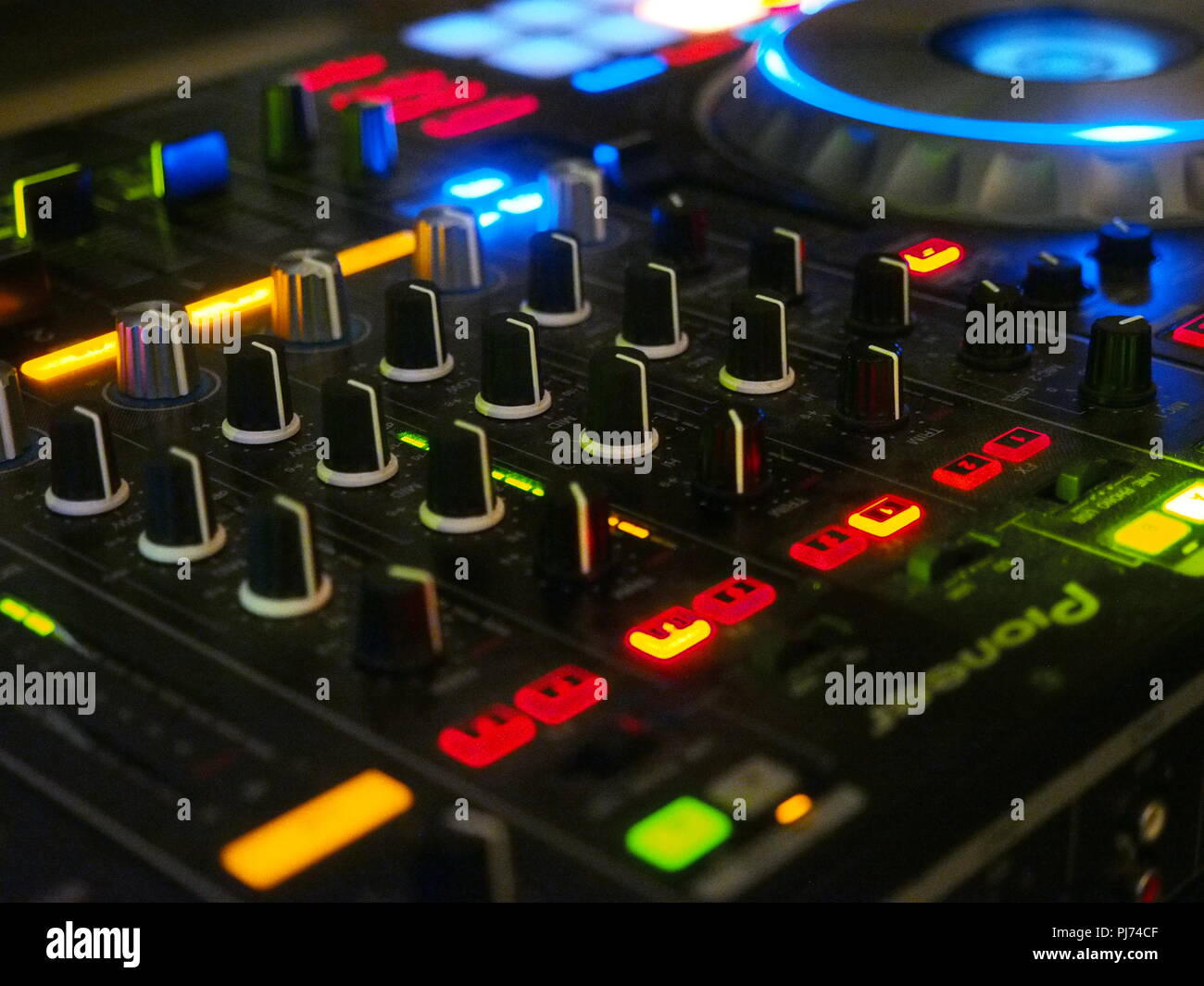 Turntable turntables hires stock photography and images Alamy