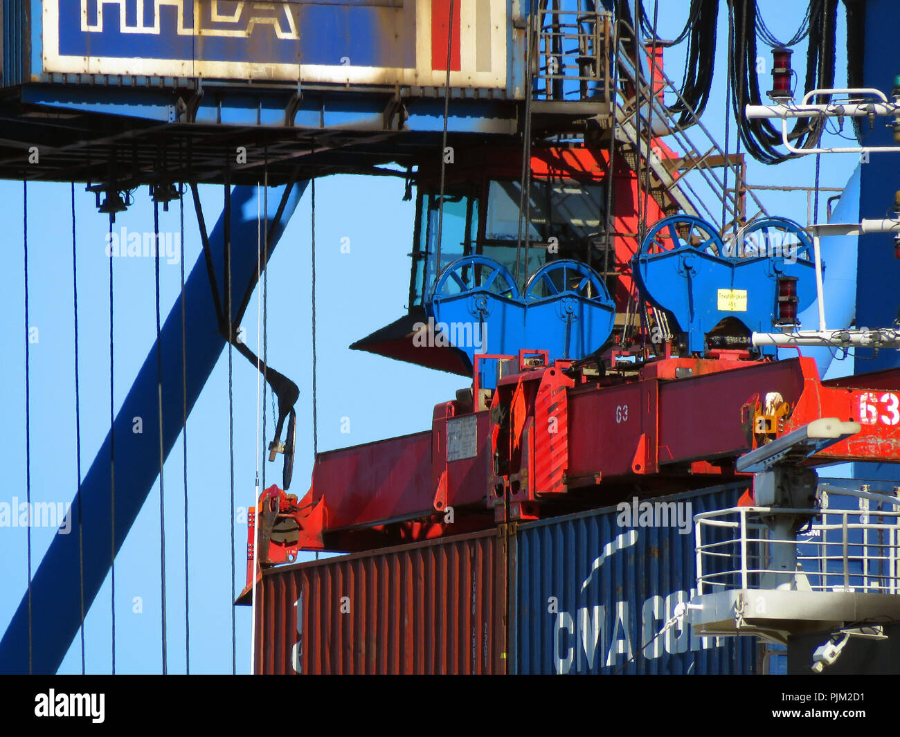 Gantry crane hires stock photography and images Alamy