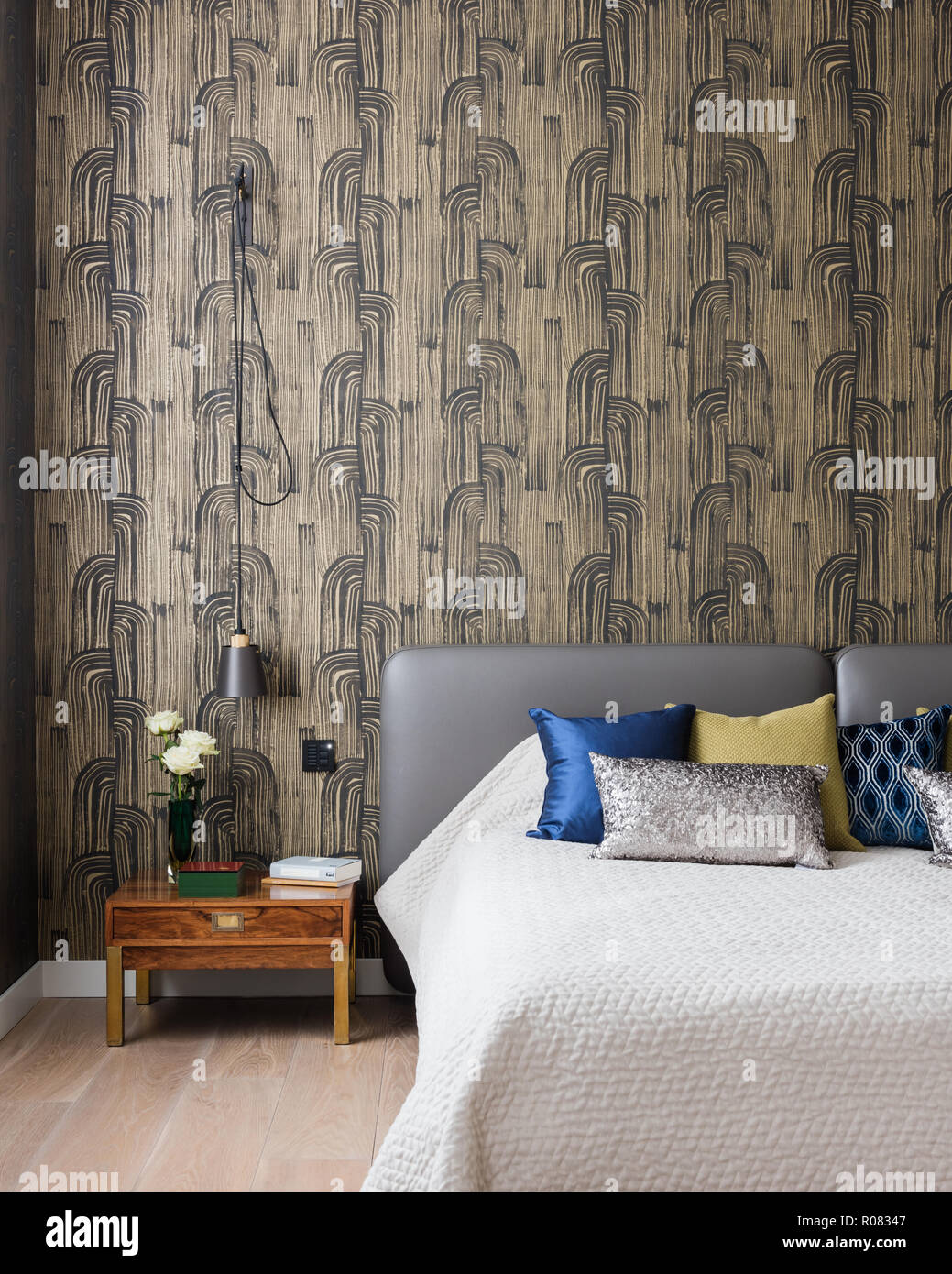 Modern bedroom with patterned wallpaper Stock Photo Alamy