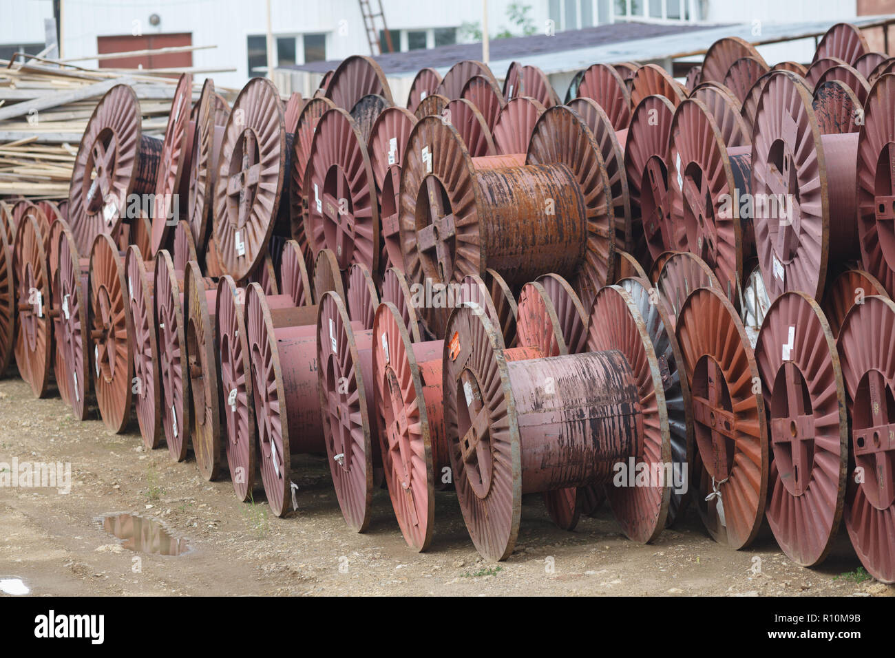 Empty wire reels stacked Stock Photo Alamy