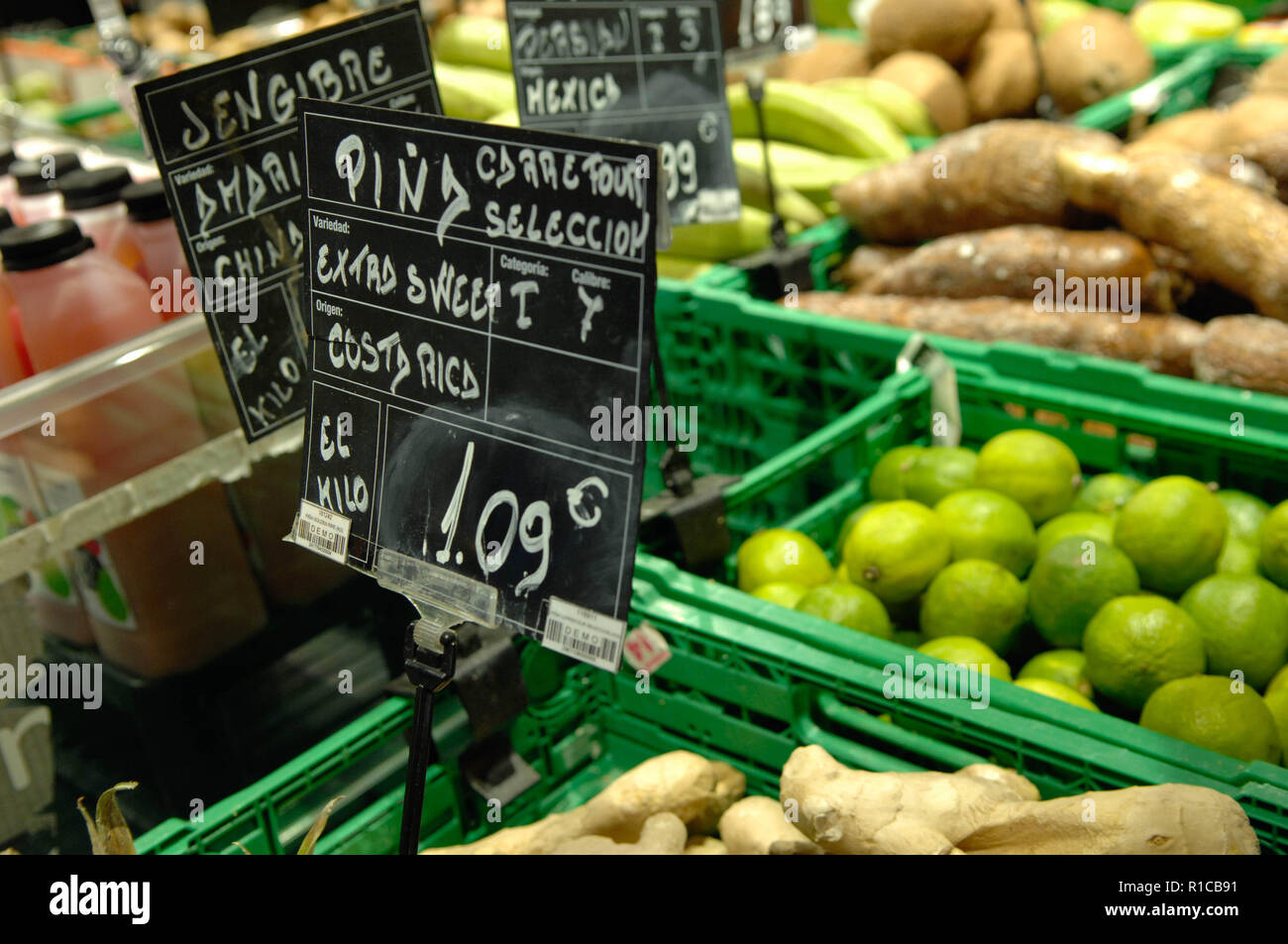Price board,fruit and vegetable section Stock Photo Alamy