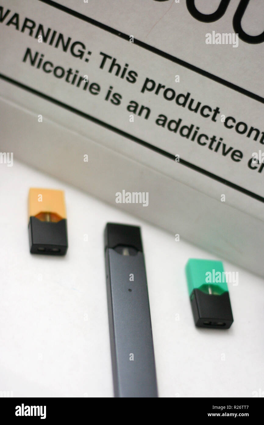 JUUL Ecigarette,Pods, and Packaging Stock Photo Alamy