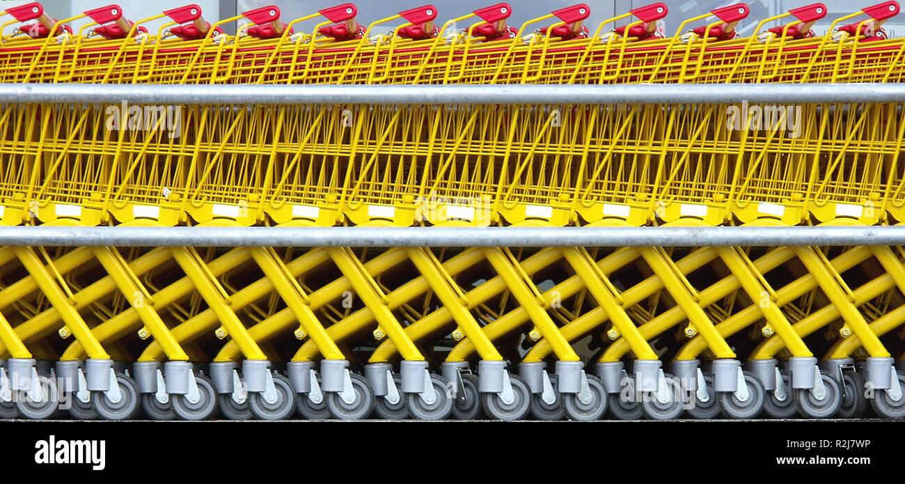stand in line Stock Photo Alamy