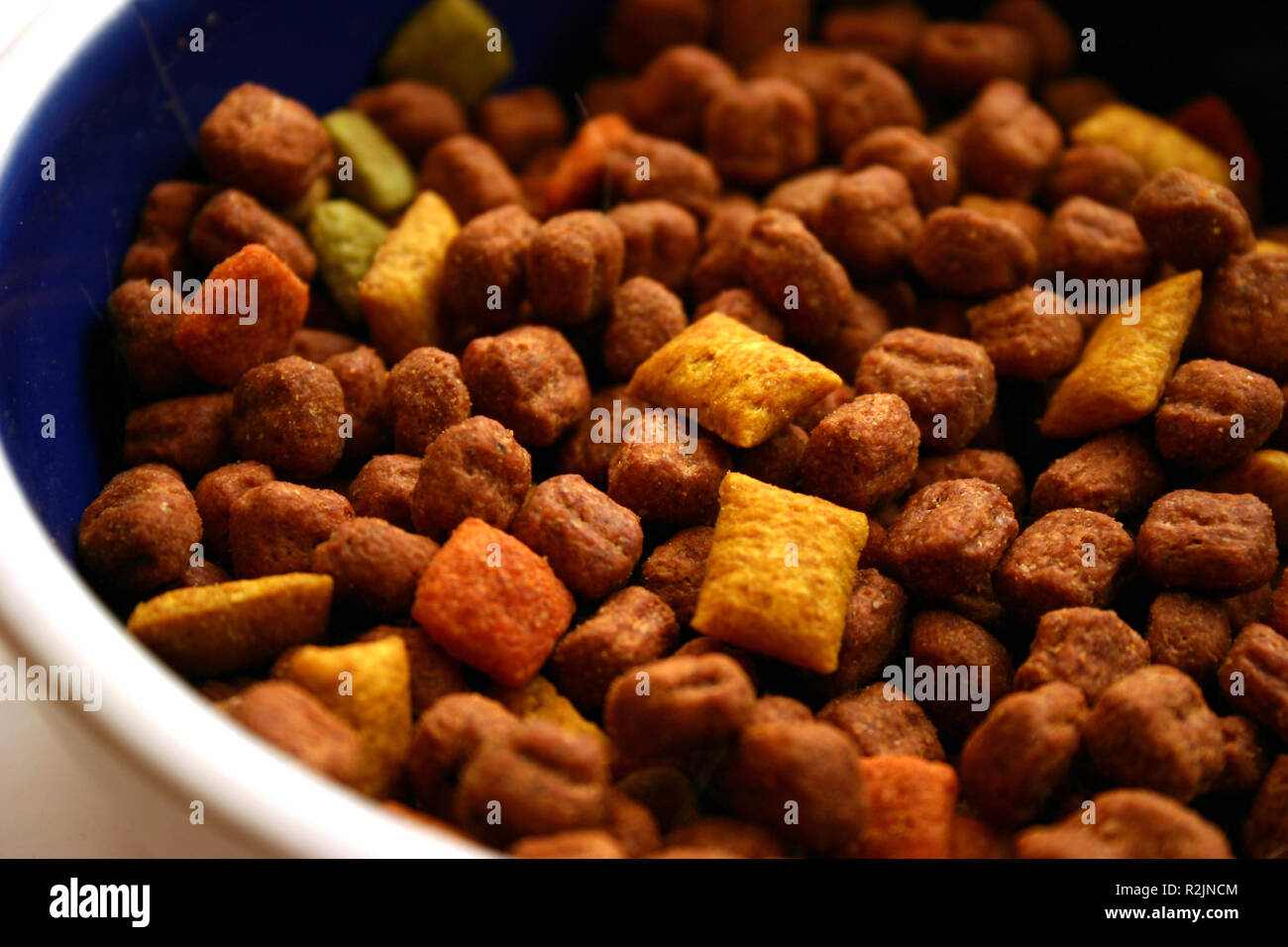 Whiskas cat food hires stock photography and images Alamy