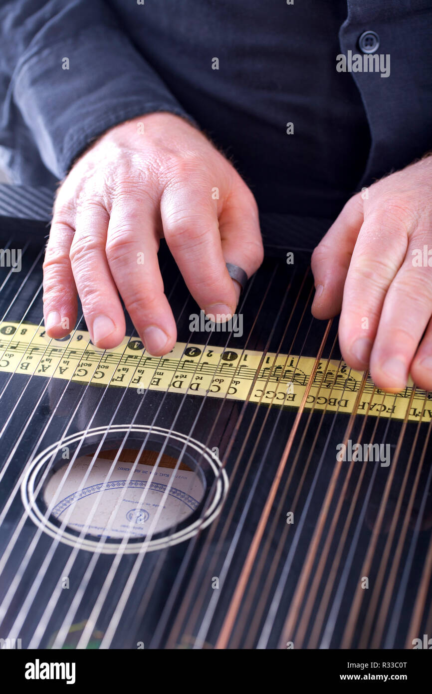 Akkordzither hires stock photography and images Alamy
