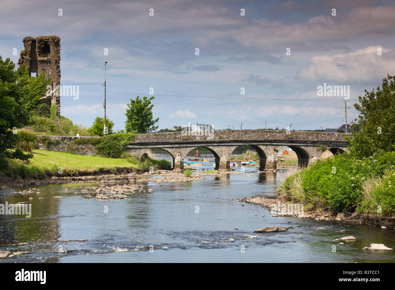 Ireland, County Clare, Doonbeg, stone bridge over the Doonbeg River